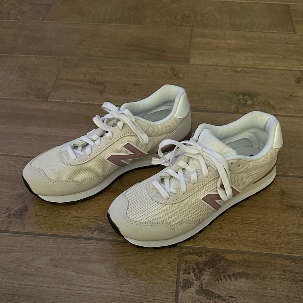 NWOT New Balance Beige and Lavender Accent Sneakers - Size 8